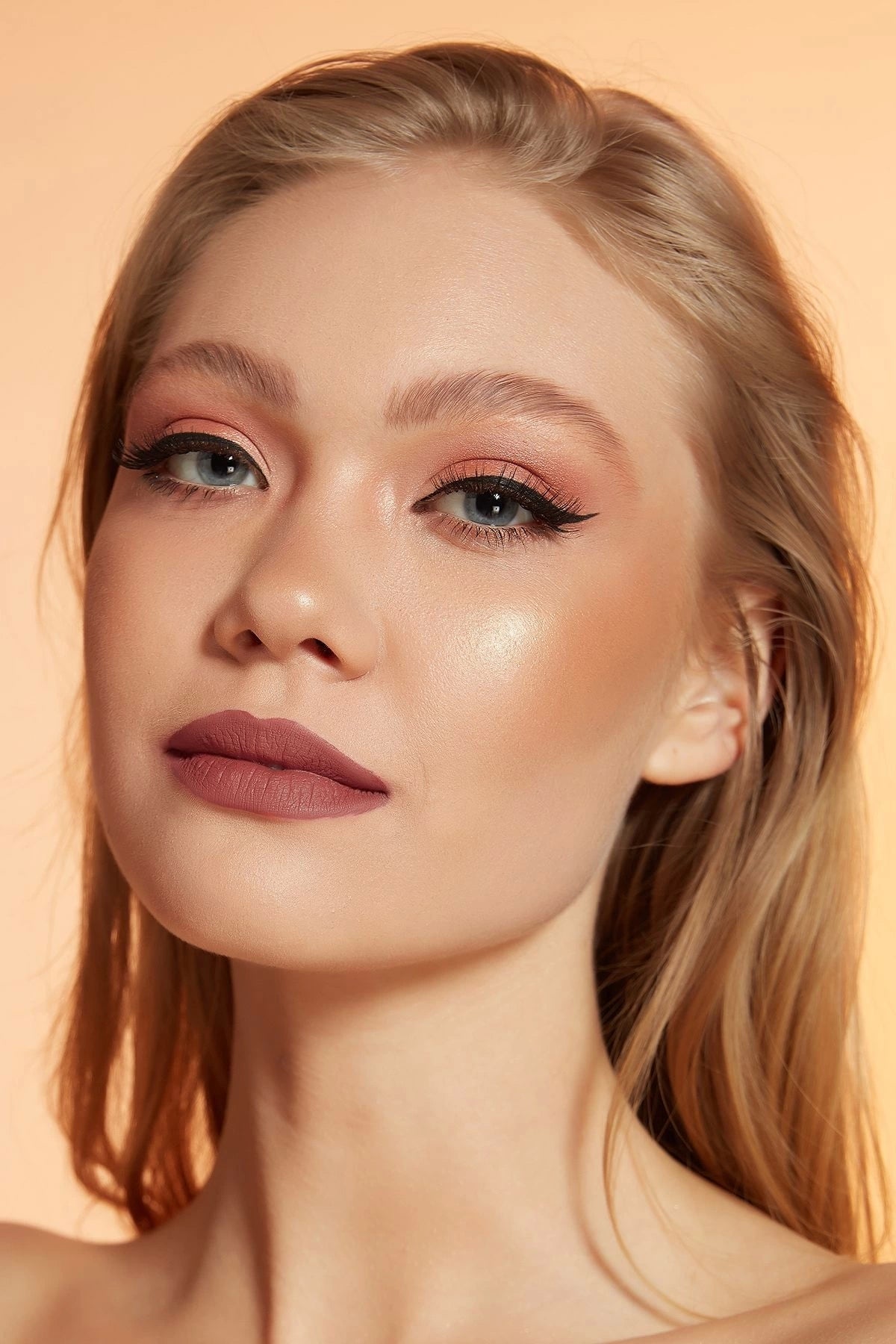 Permanent Matte Lipstick 04 Berry Woo Uzun Süre Kalıcı